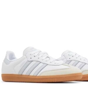 Beautiful ice blue and white sambas